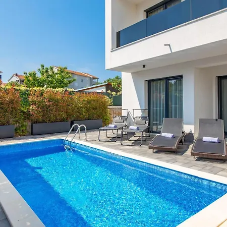 Luxury Metramaris1 *