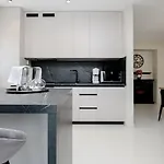 Luxury Metramaris1 *