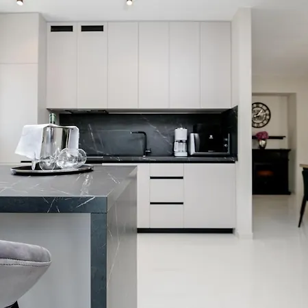 Luxury Metramaris1 *